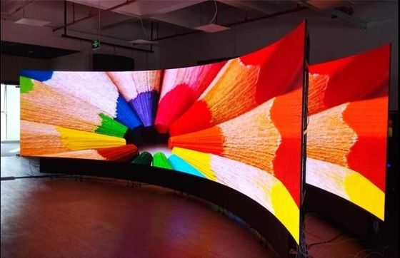 Reklam Efekti Yapılandırması 1R1G1B ile Kapalı Dışarı Yumuşak LED Esnek Ekran Modülü P4